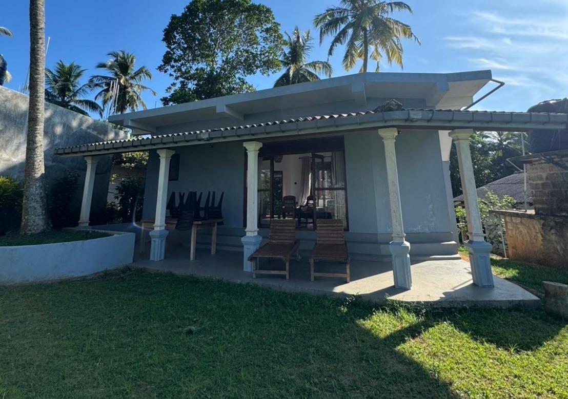 Pemuyan Mirissa70 Bed & Breakfast Exterior photo